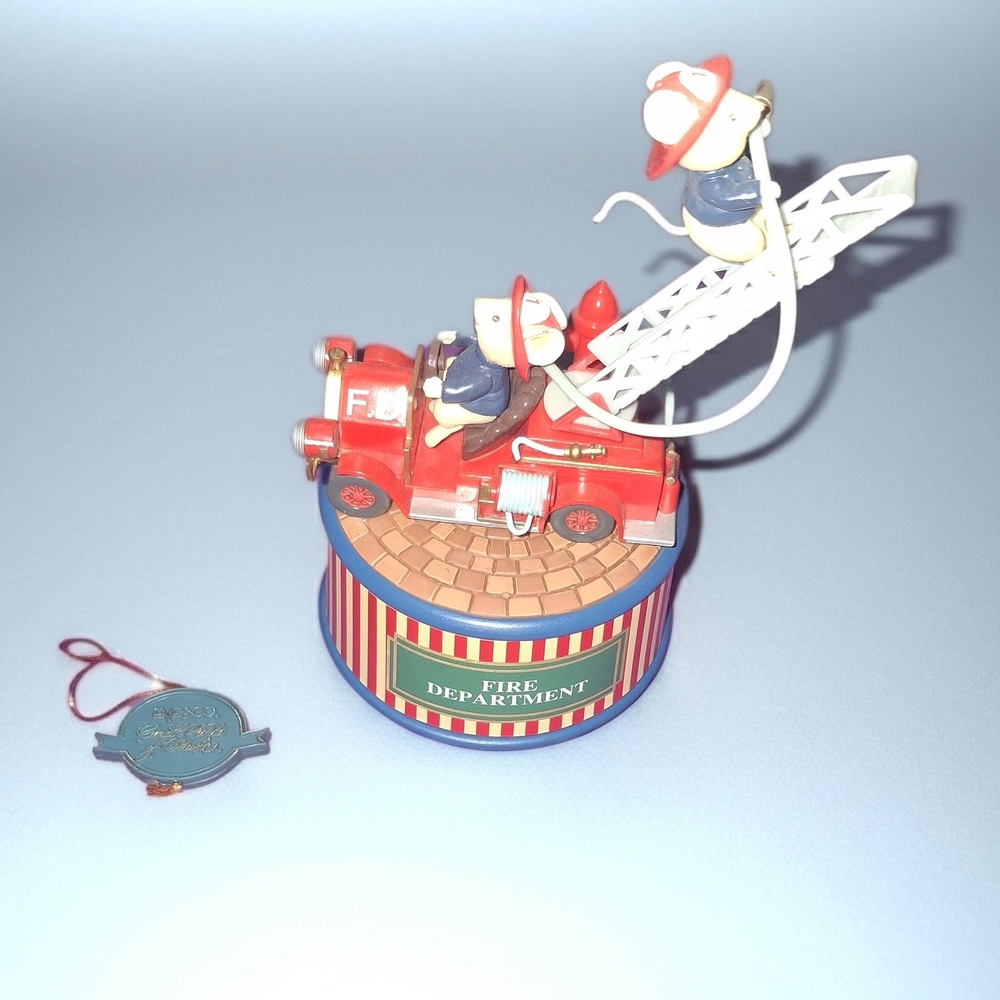 Enesco Small World Music To The Rescue Suite Petites Mini Action Musical